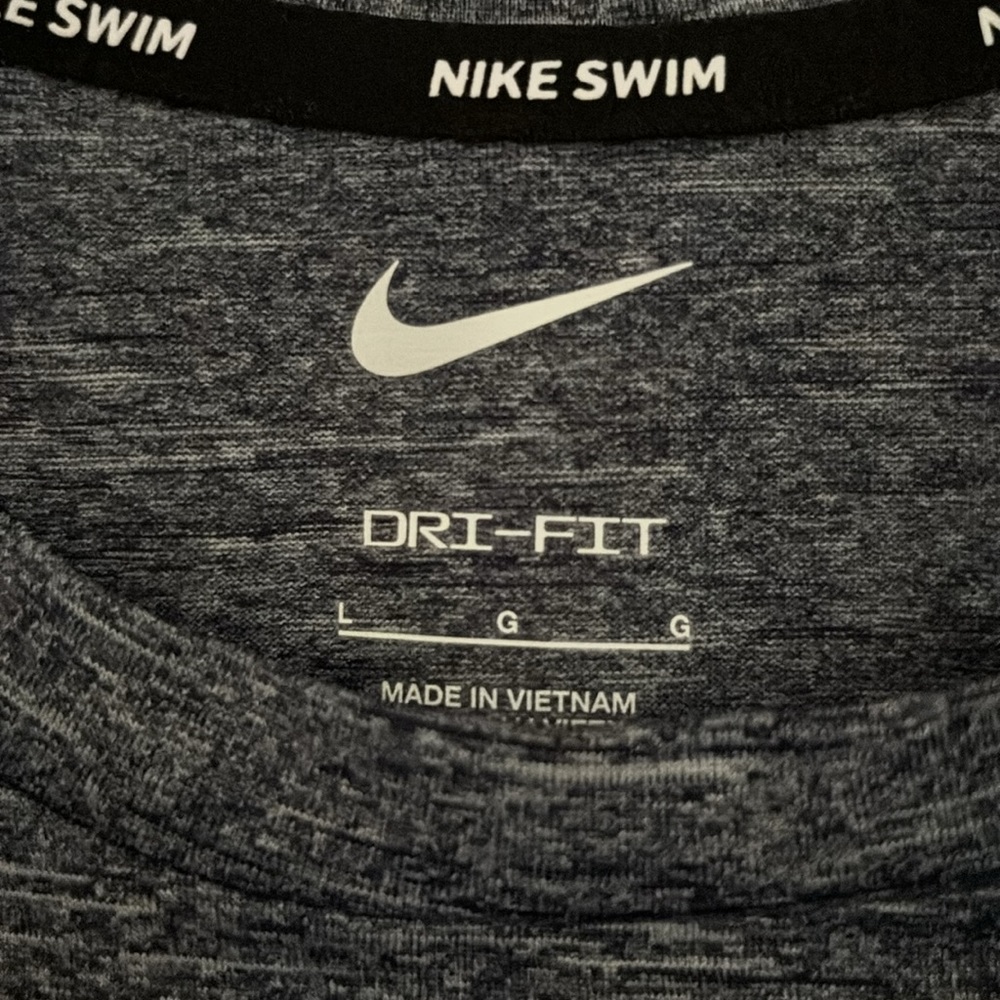 Nike Men’s Athletic Shirt - Picture 3 of 3